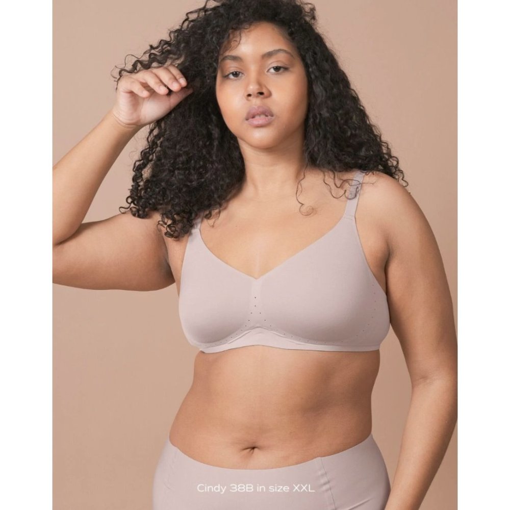 NWT SEAMLESS LINGERIE Second Skin Everyday Seamless T-Shirt Bra in Martini